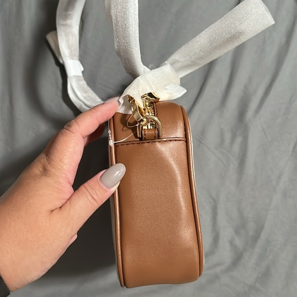 Michael Kors Jet set camera bag - Picture 3 of 9